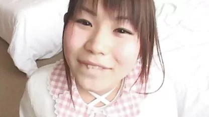 かわいい少し脂肪の少女teases Cam 角 オナニー